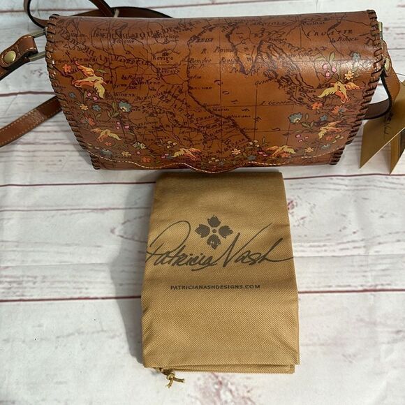 NWT Patricia Nash English Garden Floral Map Crossbody - Picture 7 of 7